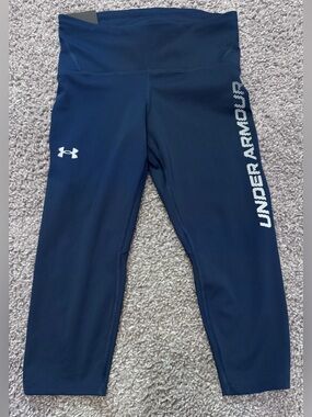 NWT-Under Armour Navy Blue Mid Rise Speed Capri-Small